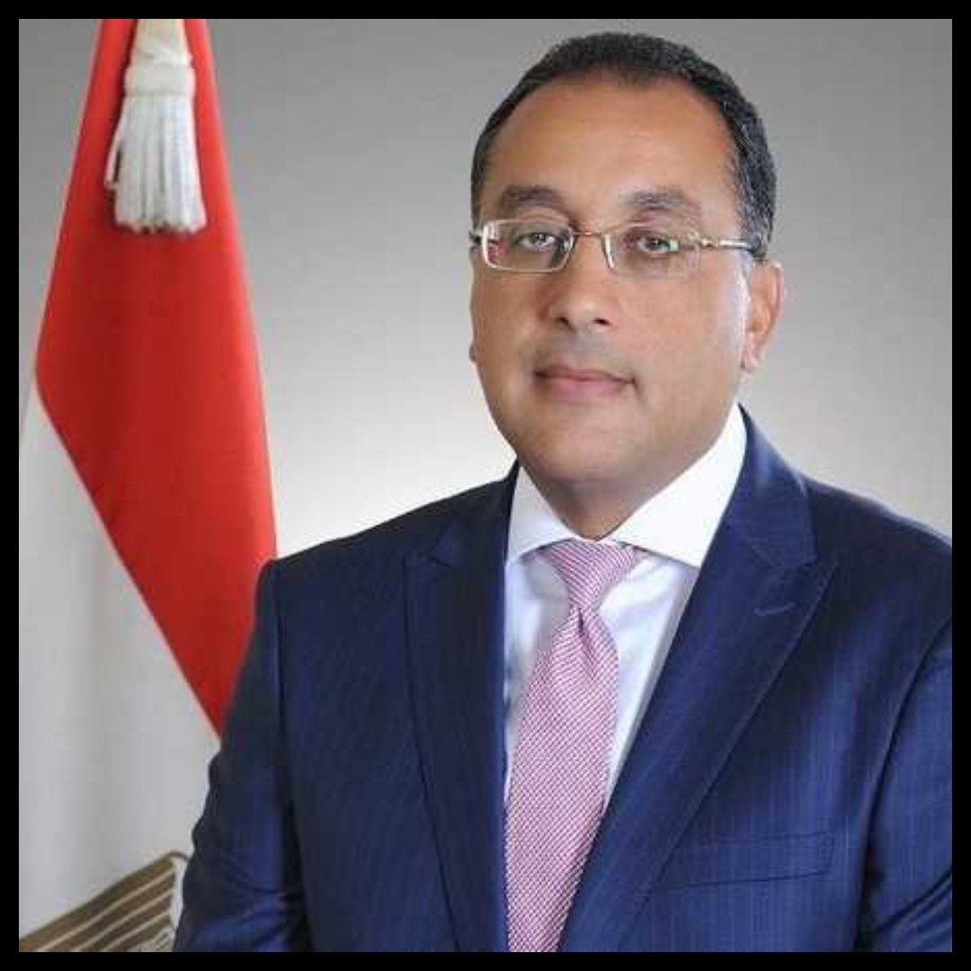 رئيس الوزراء يصل  إلى مطار  القاهرة بعد مشاركته في منتدى التعاون الصيني-الأفريقي