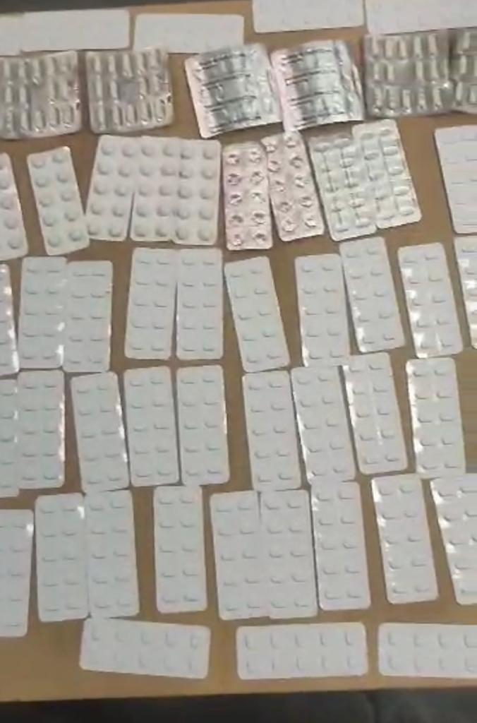 ضبط راكبين بحوزتهما عقاقير مدرجة بجداول المخدرات بمطار القاهرة