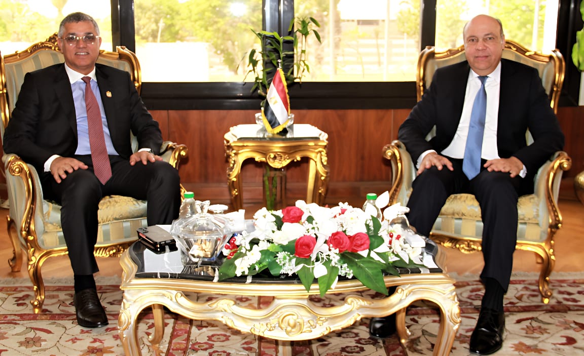 وزير الطيران يبحث مع رئيس الأرصاد العالمية دعم البنية التحتية ومواجهة التغيرات المناخية