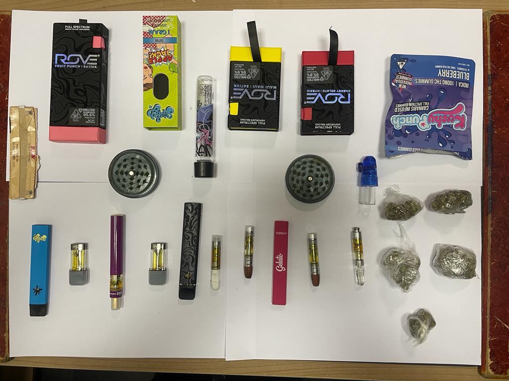 ضبط راكب بحوزته كمية من المخدرات واخر حاول تهريب ادوات حقن مجهري