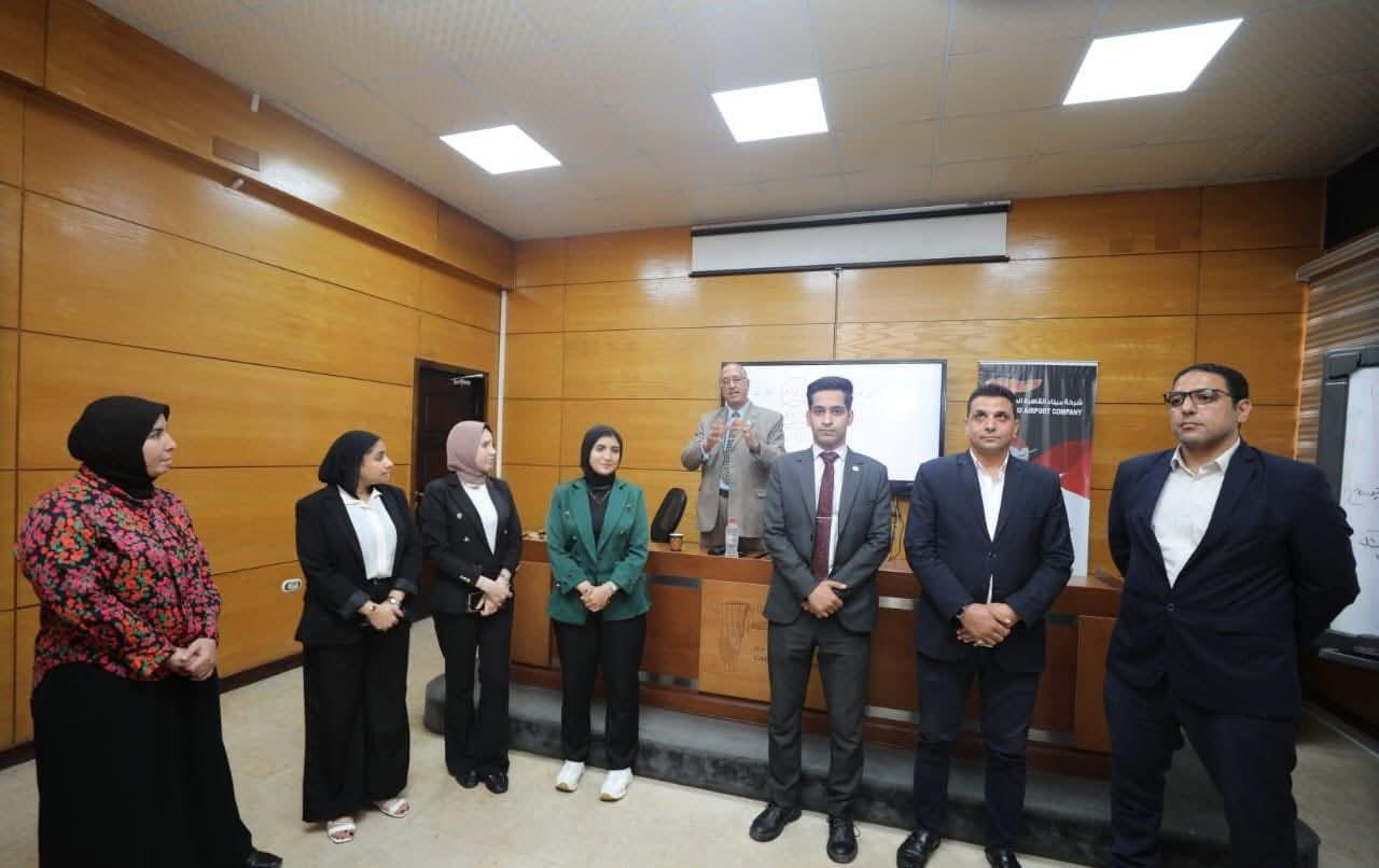 مطار القاهرة يعزز مهارات موظفيه بدورات "فن الإتيكيت" لخدمة الركاب