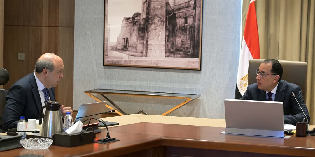 مدبولي  يتابع  الموقف التنفيذى  لبوابة الجمهورية الجديدة الجوية مبني الركاب 4 بمطار القاهرة