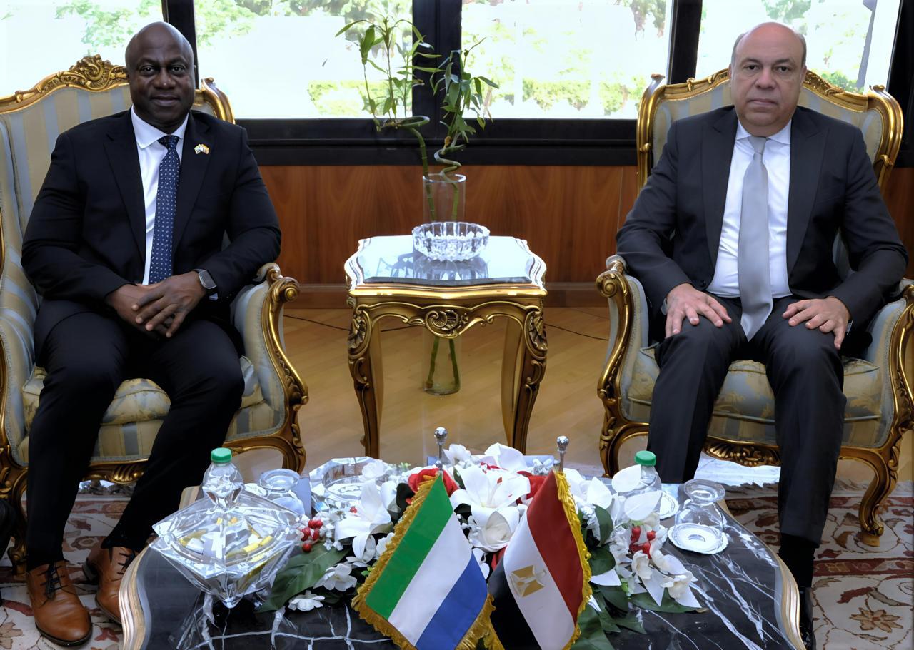 الحفني يؤكد دعم مصر الكامل لسيراليون في تأهيل الكوادر وتحديث المطارات