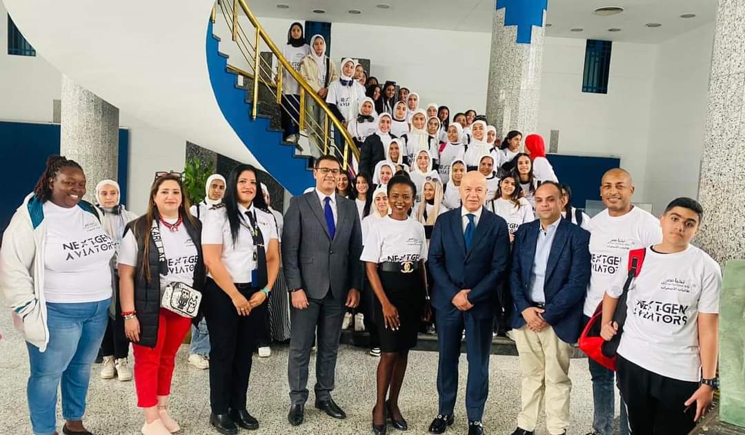 مصر للطيران تُعرّف طلاب حي الأسمرات بعراقة الشركة وأنشطتها