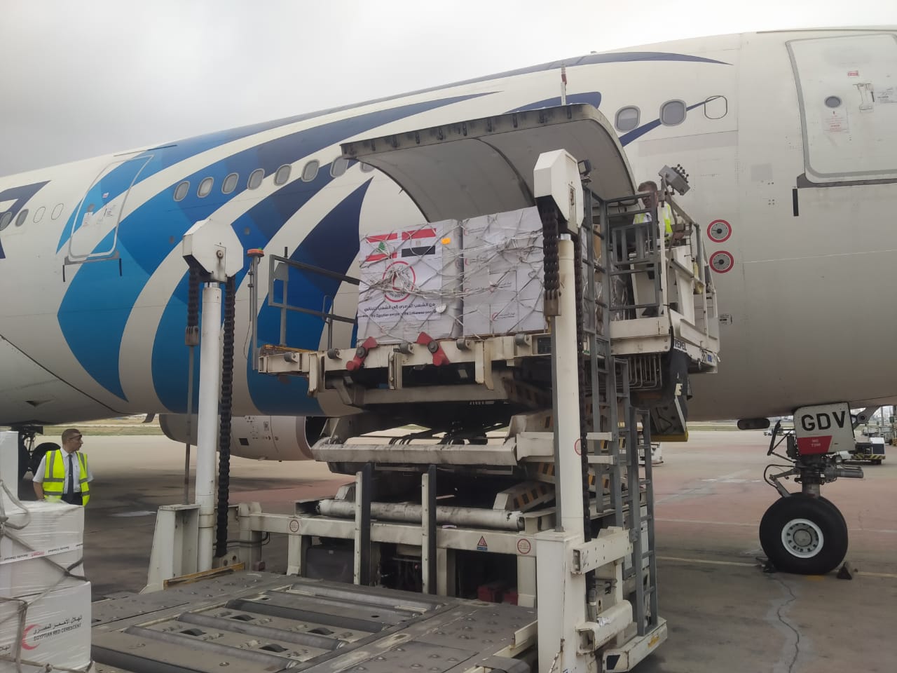 مصر للطيران تُسيّر رحلة استثنائية ثانية لإجلاء المصريين من لبنان ونقل مساعدات إنسانية