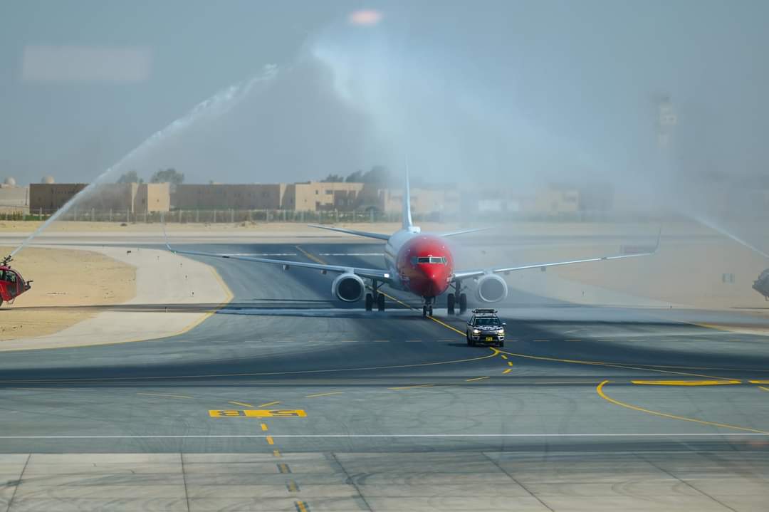 سفيرتا الدنمارك والنرويج تحتفلان بوصول أولى رحلات الخطوط النرويجية إلى مطار سفنكس الدولي