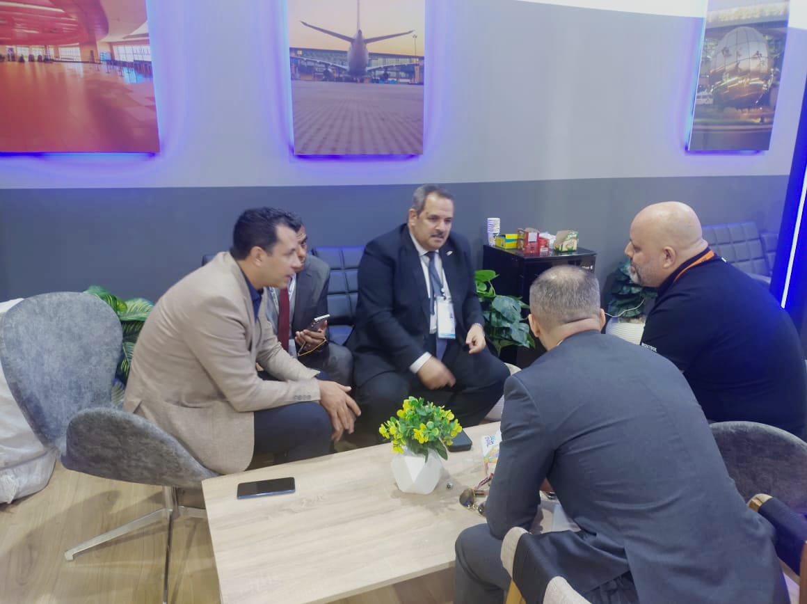 توافد كبار الشخصيات والشركات العالمية على جناح القابضة للمطارات في ختام معرض مصر الدولي للطيران