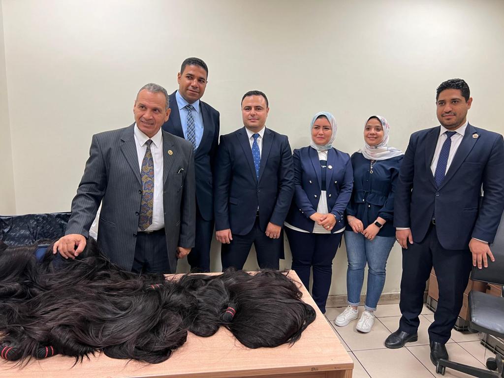 ضبط راكبة حاولت تهريب كمية من الشعر المستعار وراكب بحوزته بذور ونبات الماريجوانا