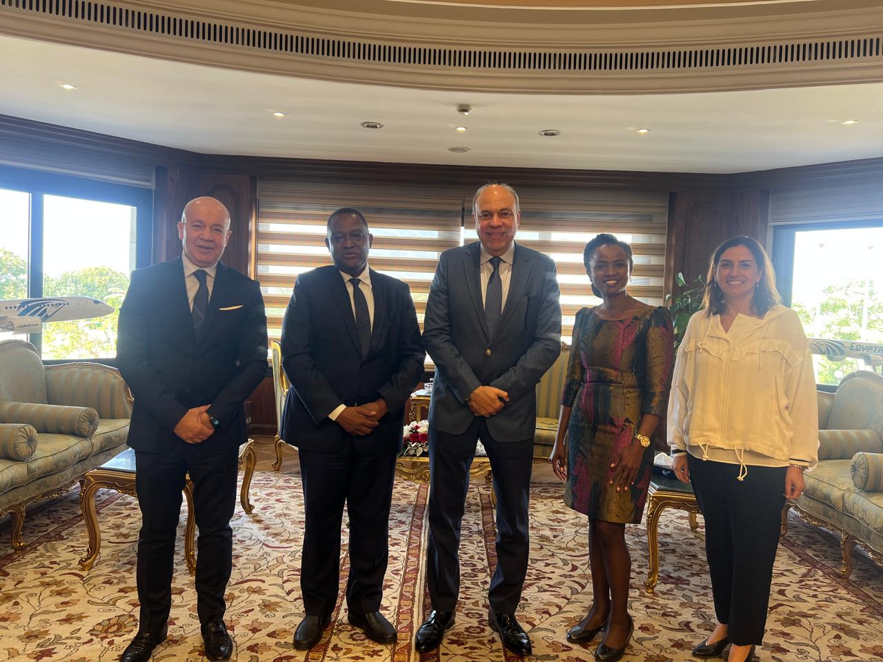 وزير الطيران يستعرض الاستعدادات النهائية لاستضافة أكبر تجمع لشركات الطيران الأفريقية