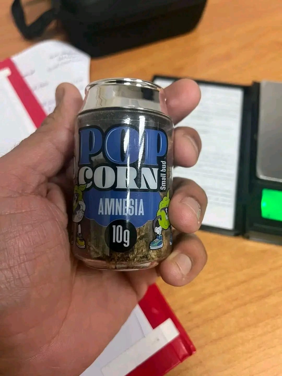 جمارك الغردقة تحبط محاولة تهريب كمية من الماريجوانا داخل علبة فشار