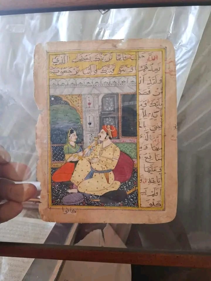 جمارك شرق بورسعيد تضبط محاولة تهريب عدد من المخطوطات واللوحات الأثرية