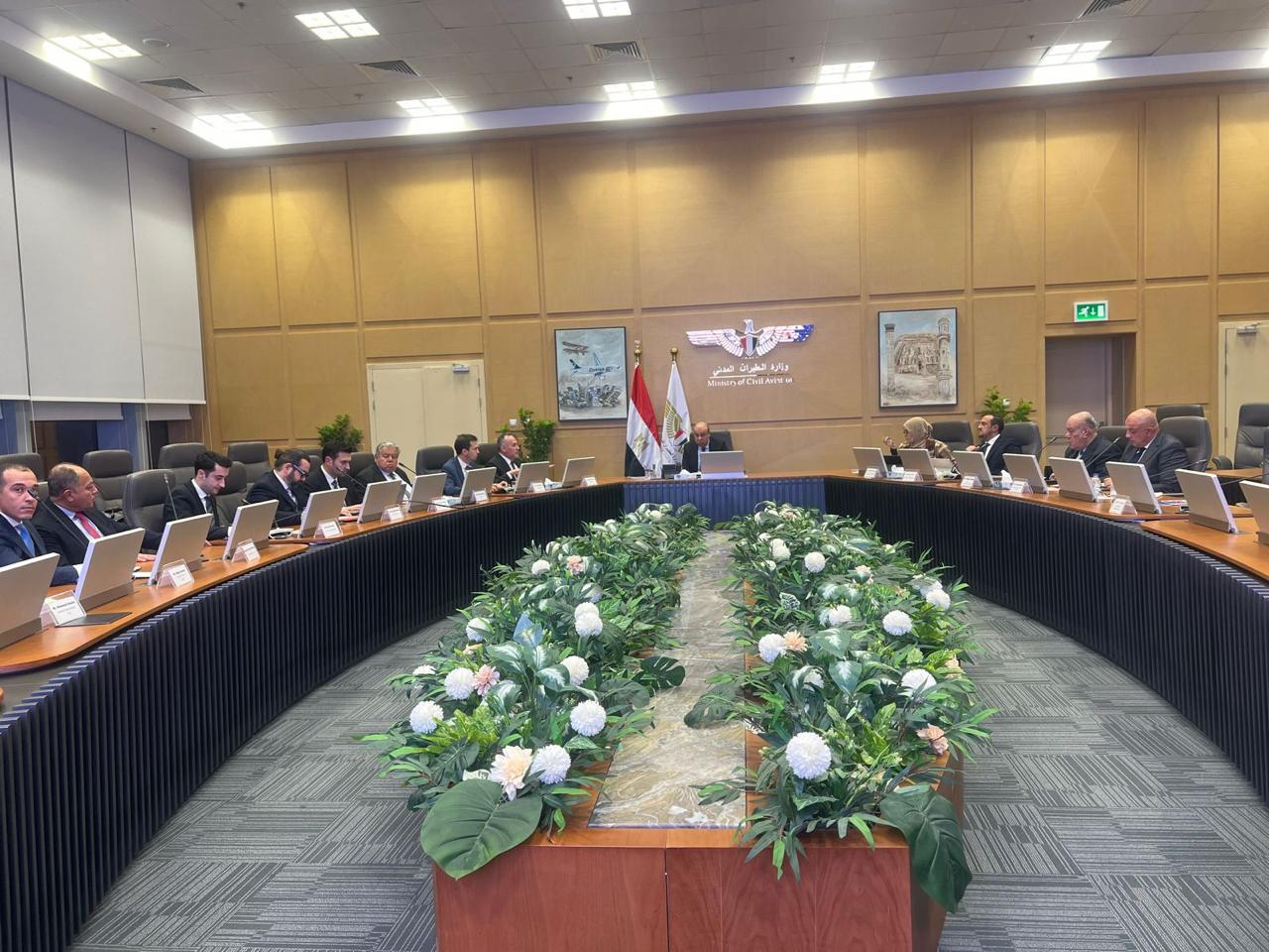 الحفني  يبحث تعزيز التعاون مع شركة "TAV Airports" لتطوير وتشغيل المطارات المصرية