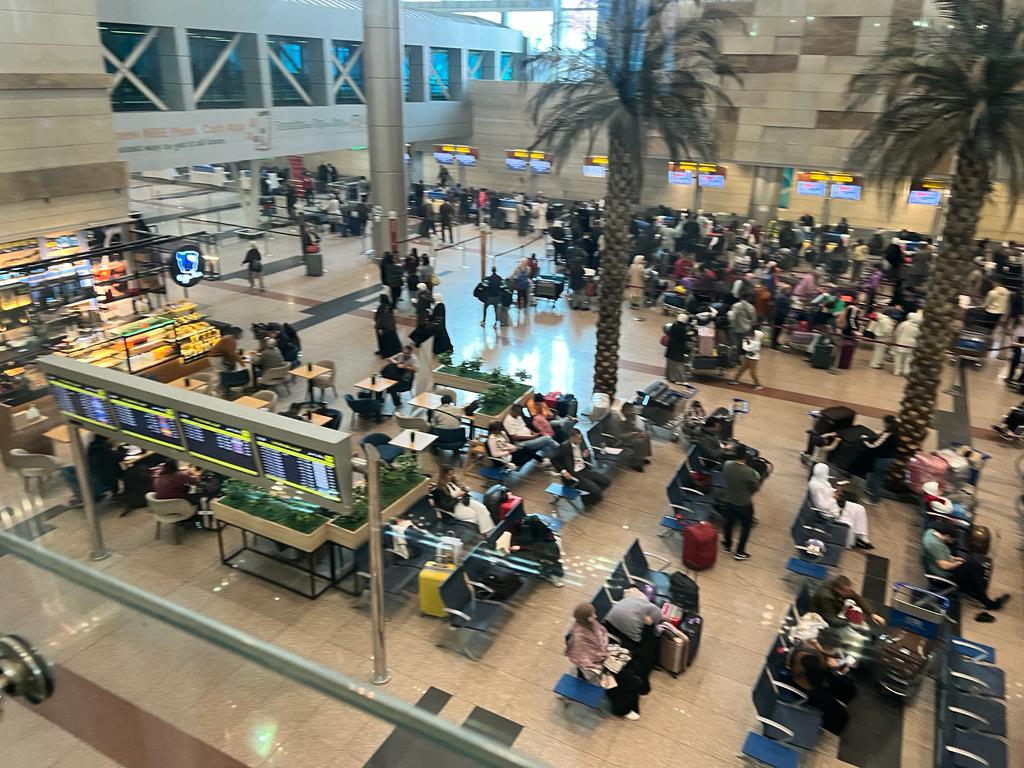 اجراءات السفر بالطائرة: دليل السفر الأساسي