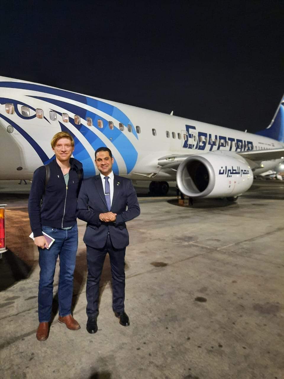 الفنان العالمي Domhnall Gleeson يصل القاهره على متن طائرة مصر للطيران