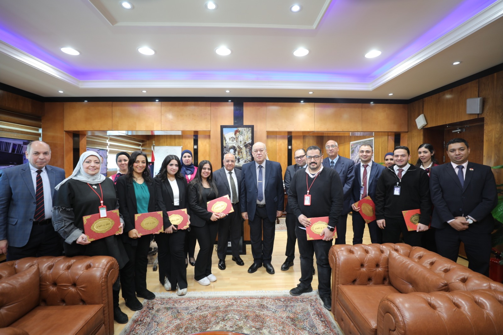 إسحق يكرم المتميزين بميناء القاهرة الجوي تقديرًا لجهودهم في الارتقاء بالخدمات