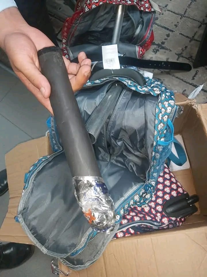 جمارك مطار القاهرة تحبط محاولة تهريب 350 جرامًا من مخدر الآيس داخل طرود بريدية