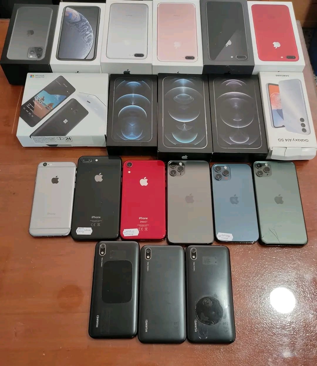 جمارك مطار برج العرب تحبط محاولة تهريب هواتف محمولة بقيمة 269 ألف جنيه