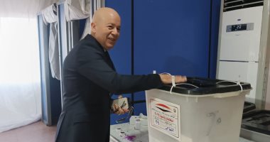 قيادات الطيران المدنى تدلى بصوتها بانتخابات الرئاسة فى لجان مطار القاهرة