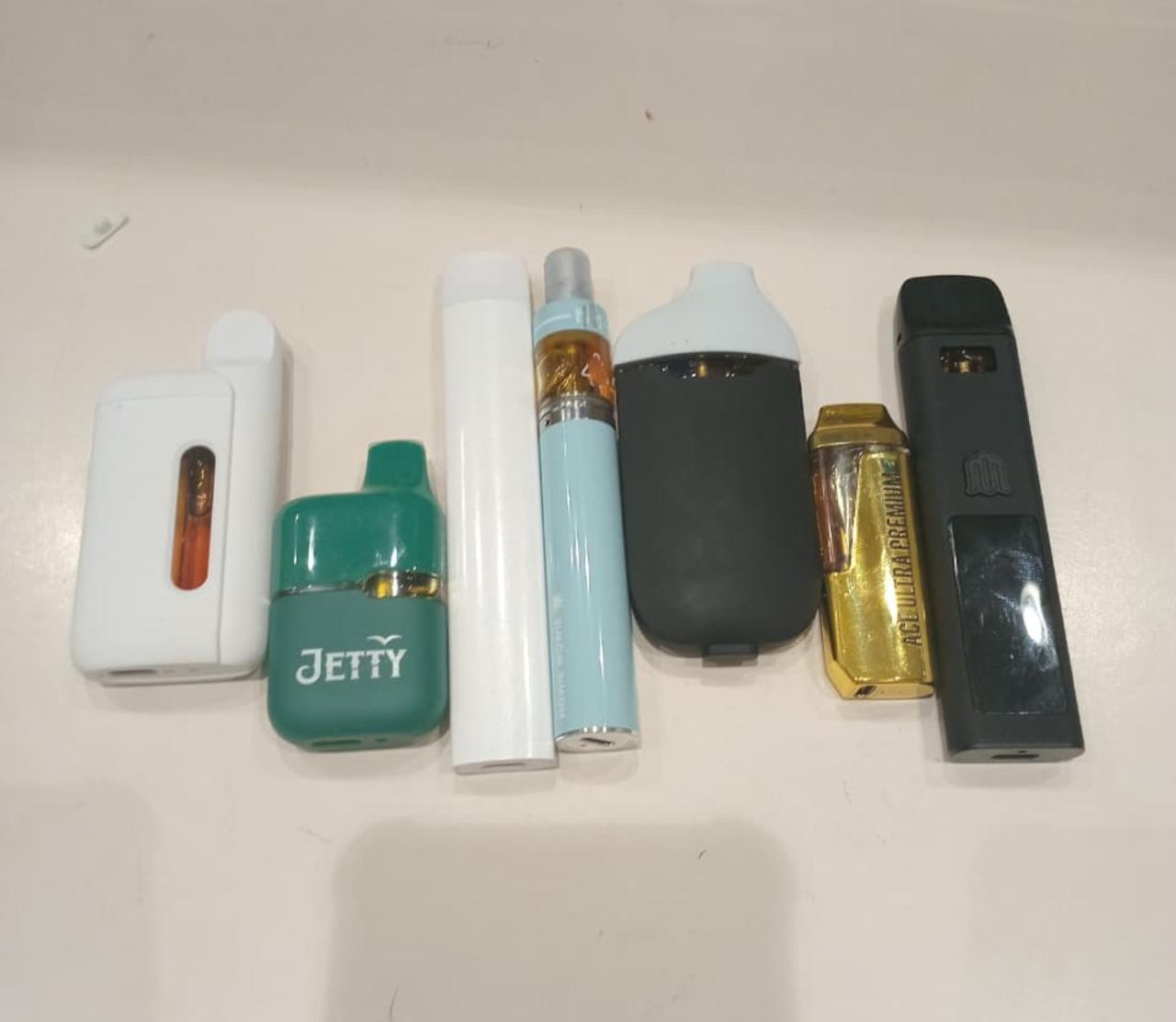 حملات ضبط متتالية.. جمارك مطار القاهرة تكشف شبكات تهريب مخدرات ومستحضرات تجميل وأدوات تاتو