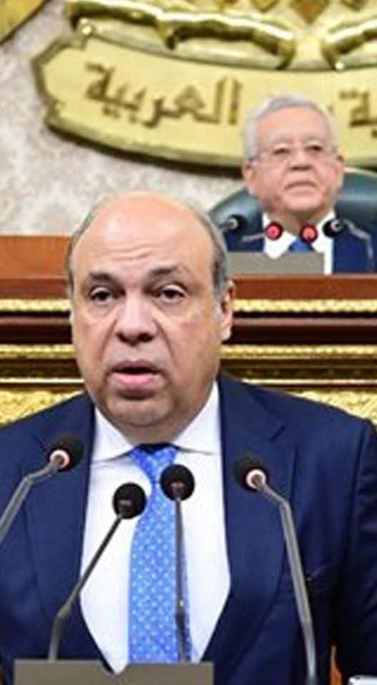 وزير الطيران يكشف خطة طموحة لتطوير القطاع: شراكات مع القطاع الخاص وزيادة الطاقة الاستيعابية للمطارات دون بيع الأصول