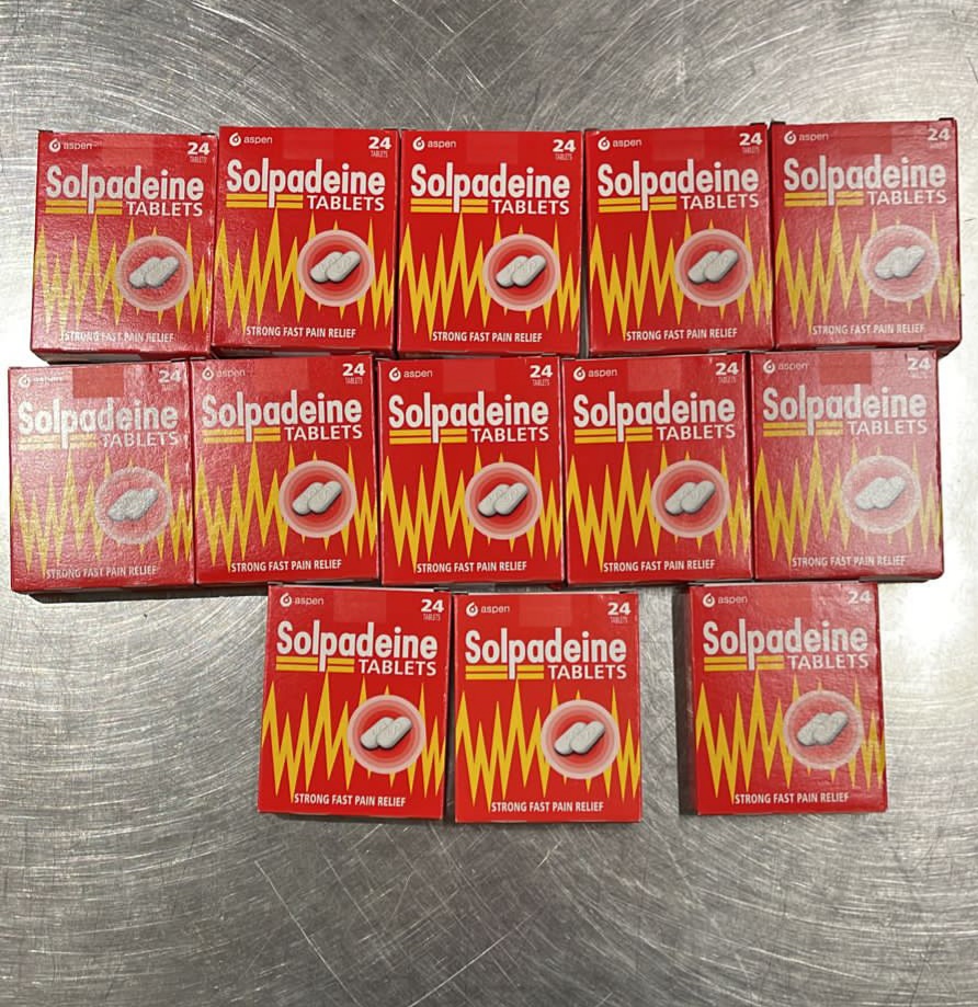 ضبط راكب بحوزته ادوية غير مصرح يتداولها بمطار القاهرة