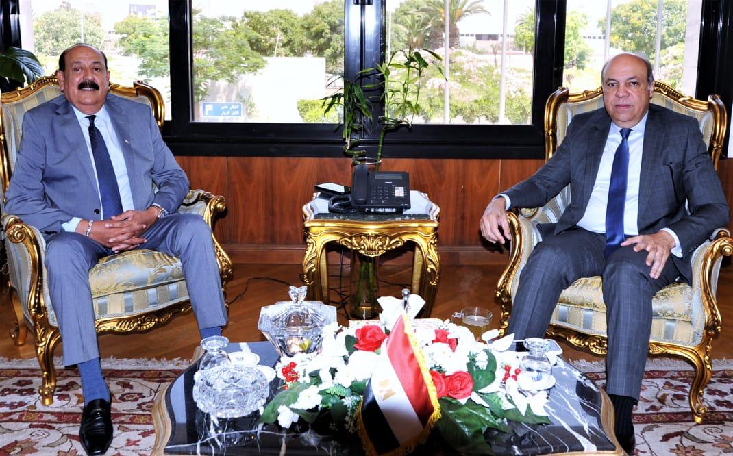 الحفني يبحث مع اتحاد المصريين بأمريكا خط طيران مباشر إلى لوس أنجلوس لتلبية احتياجات الجالية