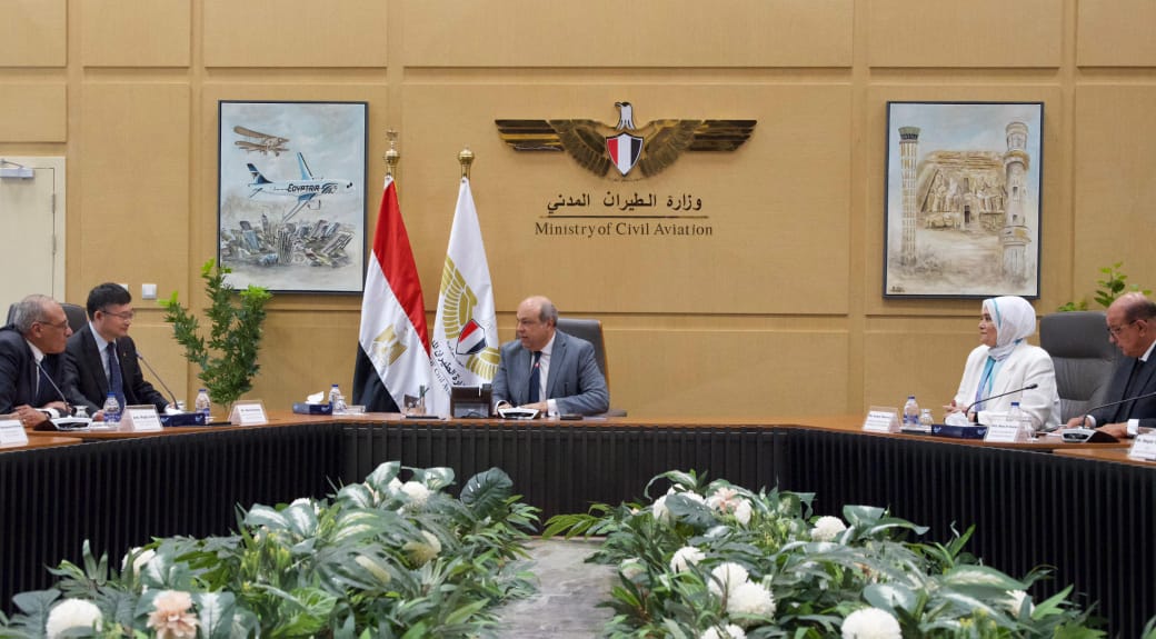 وزير الطيران  يبحث مع مسؤولي "جيزوبا الصينية" سبل التعاون لتطوير منظومة الشحن الجوي في مصر