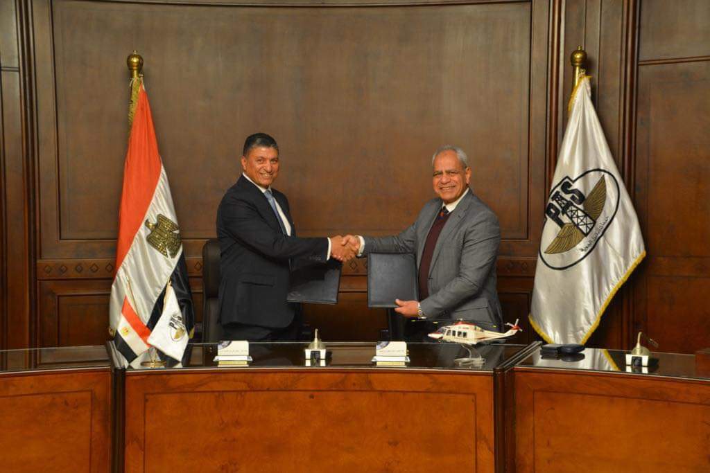 توقيع عقد تدريب طياري الهليكوبتر بين الأكاديمية المصرية لعلوم الطيران وخدمات البترول الجوية