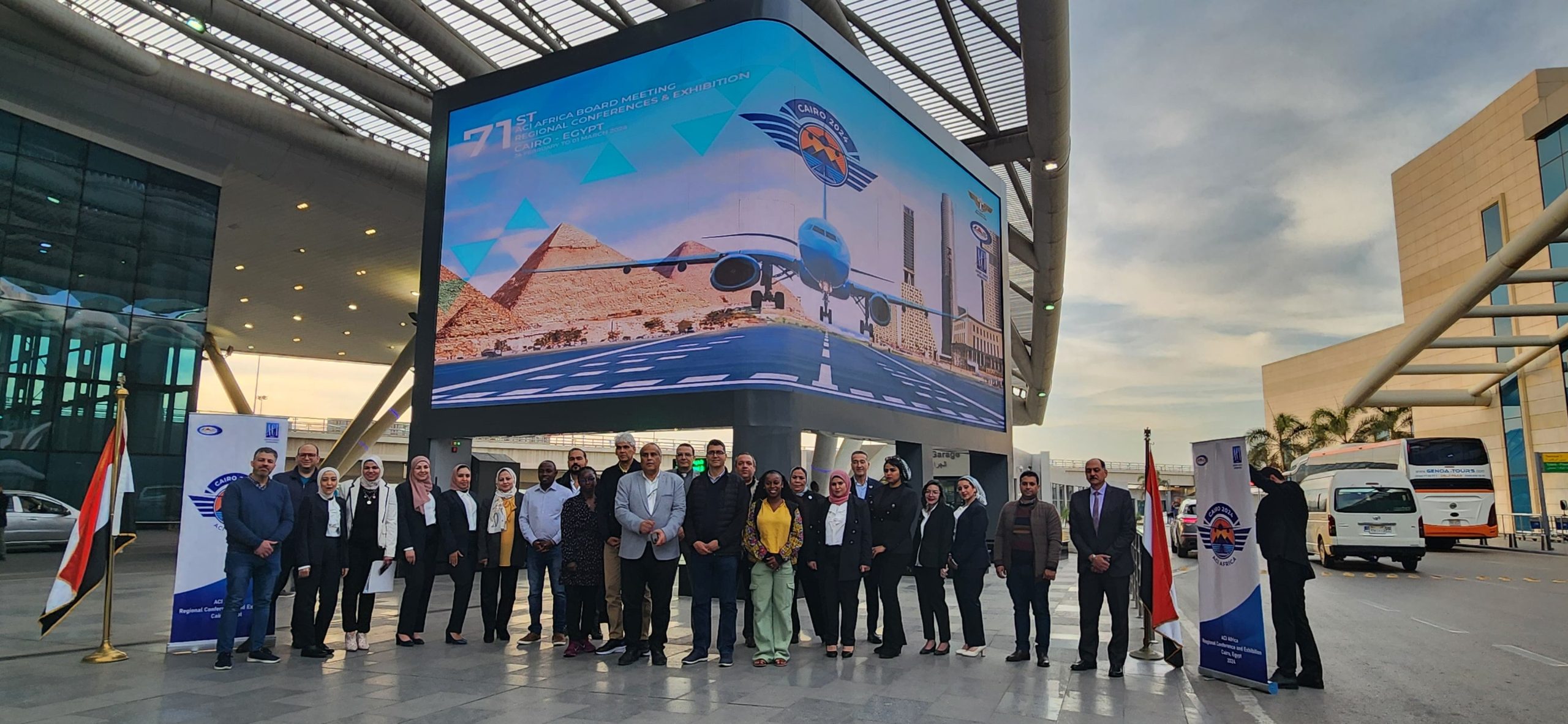 القاهرة تتألق بتقنية خماسية الأبعاد في مطارها الدولي استعداداً لمؤتمر عالمي