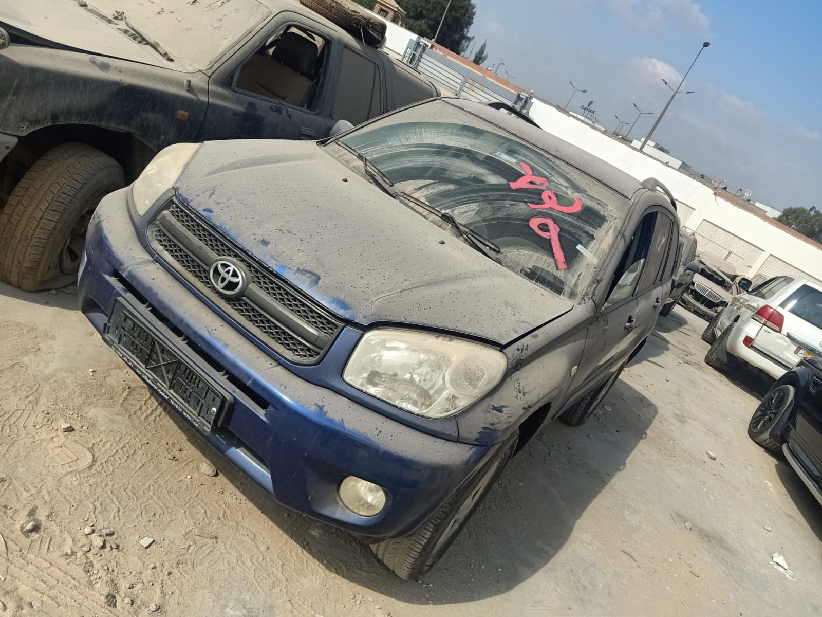 دودج وBMW ومرسيدس.. تفاصيل جلسة مزاد السيارات المخزنة بمطار القاهرة