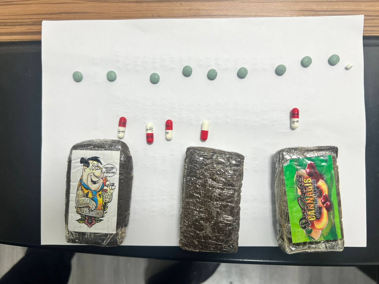 ضبط راكب أجنبي بحوزته 300 جرام حشيش وحبوب مخدرة