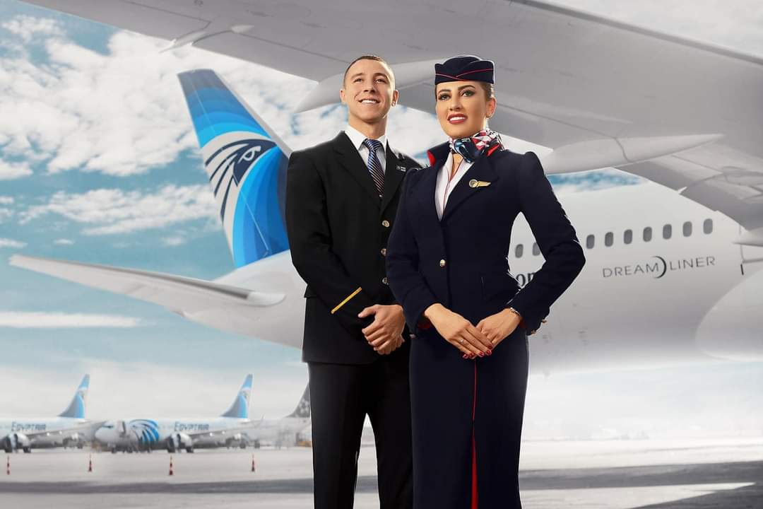 مصر للطيران تعلن حاجتها لطواقم ضيافة جوية.. اعرف الشروط والتفاصيل