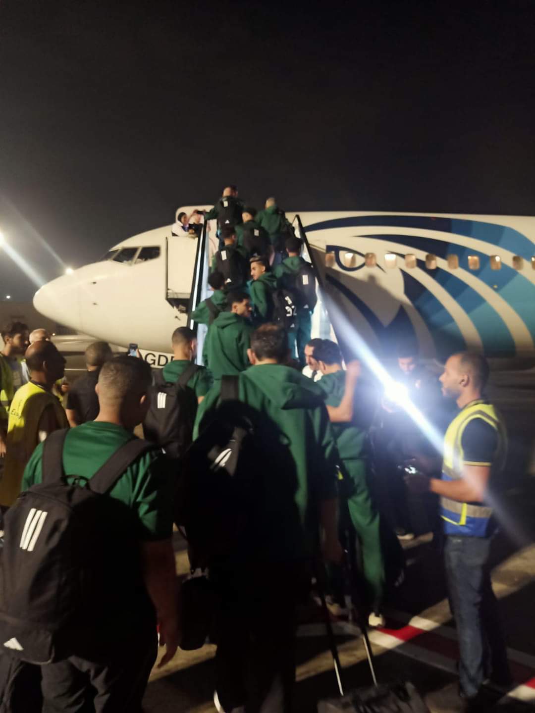 الأهلي يتوجه إلى أبوظبي على متن رحلة خاصة للمشاركة في كأس السوبر المصري