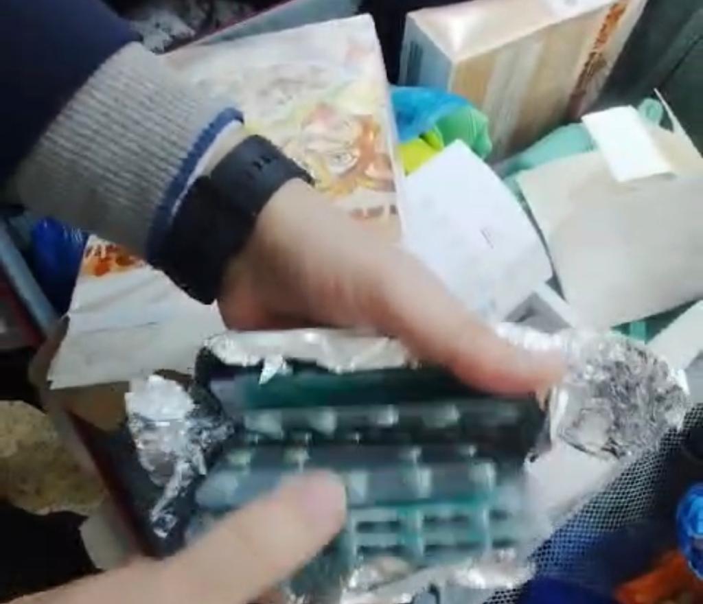 جمارك مطار القاهرة تضبط راكبين بحوزتهما 8 آلاف قرص مخدر وآخرين بعبوات دوائية