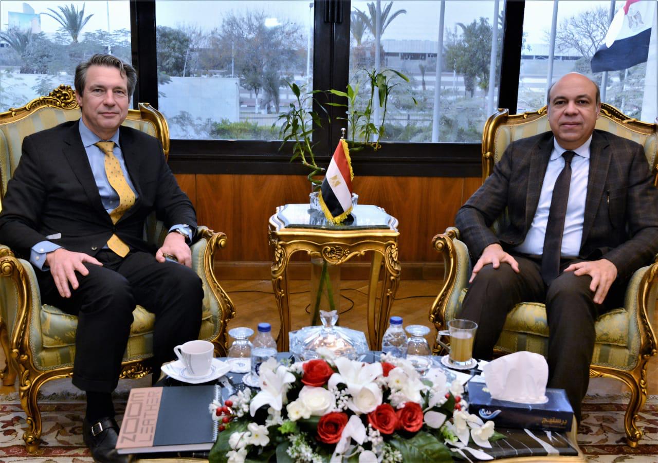 الحفنى يبحث مع المدير التنفيذي للبنك الأوروبي لإعادة الإعمار تعزيز التعاون لدعم قطاع الطيران