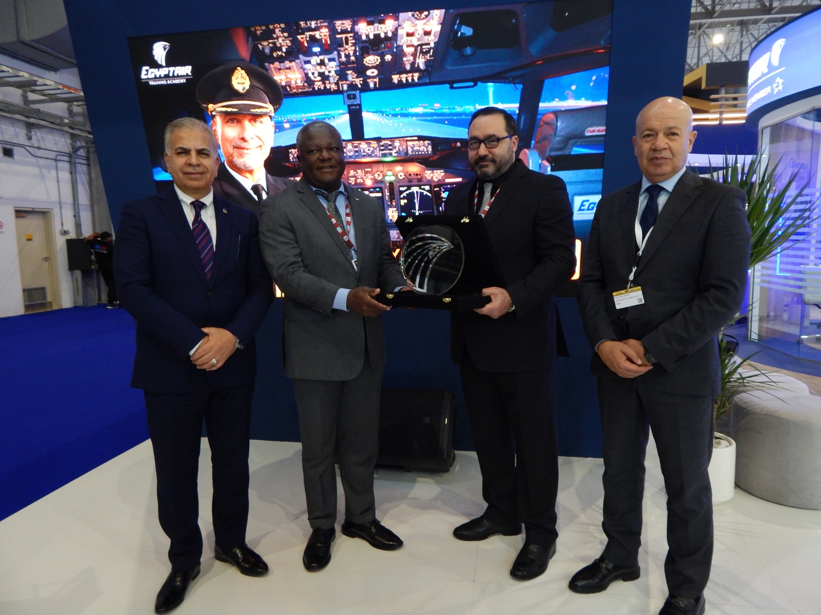  Dubai Airshow .. تعاون جديد بين أكاديمية مصر للطيران للتدريب و برنامج الأغذية العالمي WFP