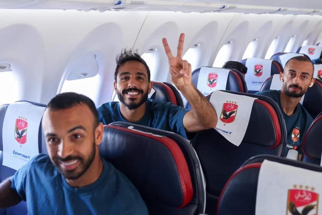 طاقم طائرة النادى الأهلى القادمة من فيينا ينشرون صور للفريق