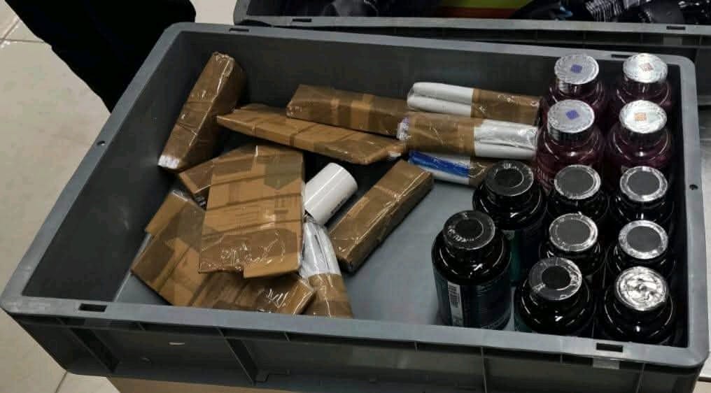 5 ملايين جنيه تعويضات.. جمارك برج العرب تحبط تهريب أدوية بشرية داخل الحقائب