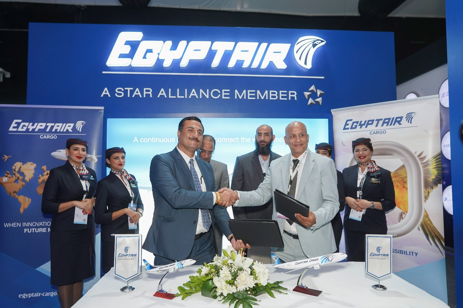 مصر للطيران للشحن الجوي توقع ثلاث عقود جديدة مع وكلاء شحن عالميين في ختام معرض الطيران