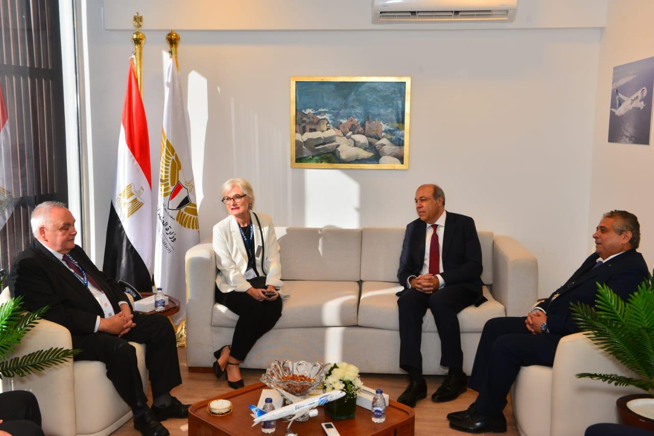 وزير الطيران يبحث تعزيز التعاون مع مجموعة "تاليس" الفرنسية