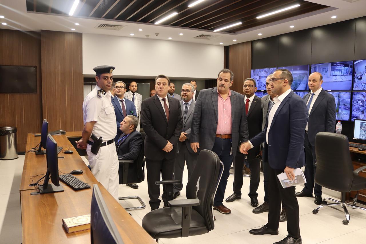 استعدادا للتشغيل الرسمي..رئيس القابضة للمطارات يتفقد مطار سفنكس الدولي