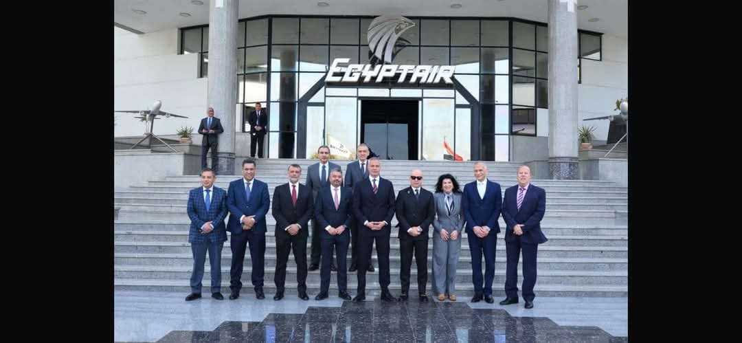 المهندس يحيي زكريــا يستقبل الطيار أحمد عادل رئيس مجلس إدارة الشركة القابضة لمصر للطيران