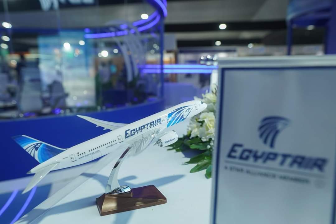 لقاءات مكثفة لليوم الثالث في جناح مصرللطيران بالمعرض الدولي للتعريف بأحدث خدماتها وأنشطتها
