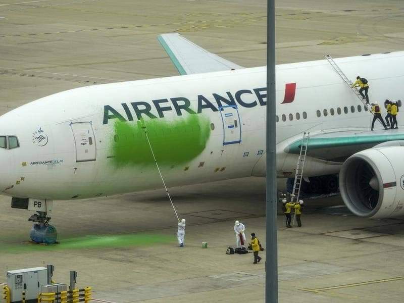 تقديم نشطاء منظمة السلام الأخضر للمحاكمة في فرنسا على خلفية تخريب طائرة