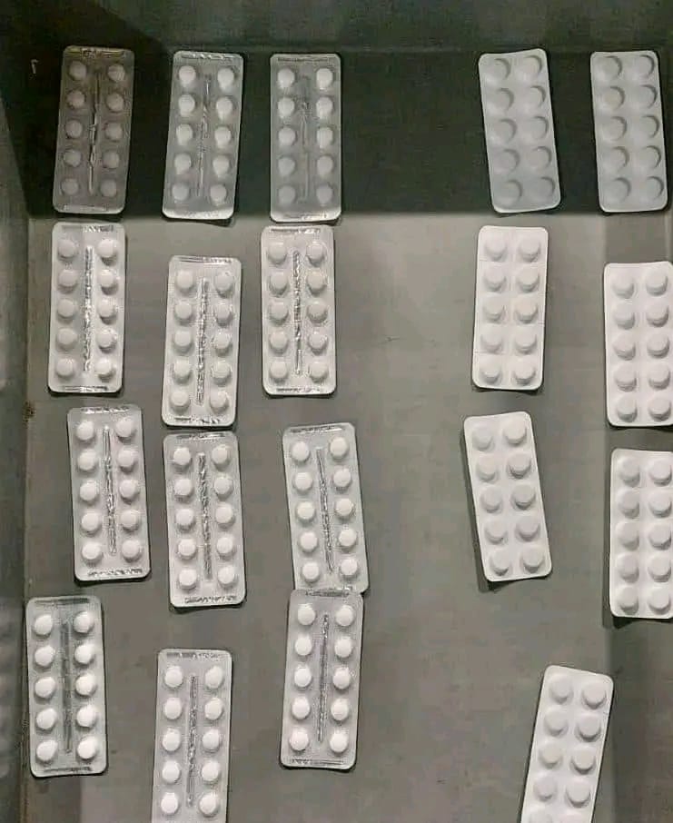 جمارك مطار الغردقة  تضبط محاولة تهريب عدد من الأقراص المخدرة