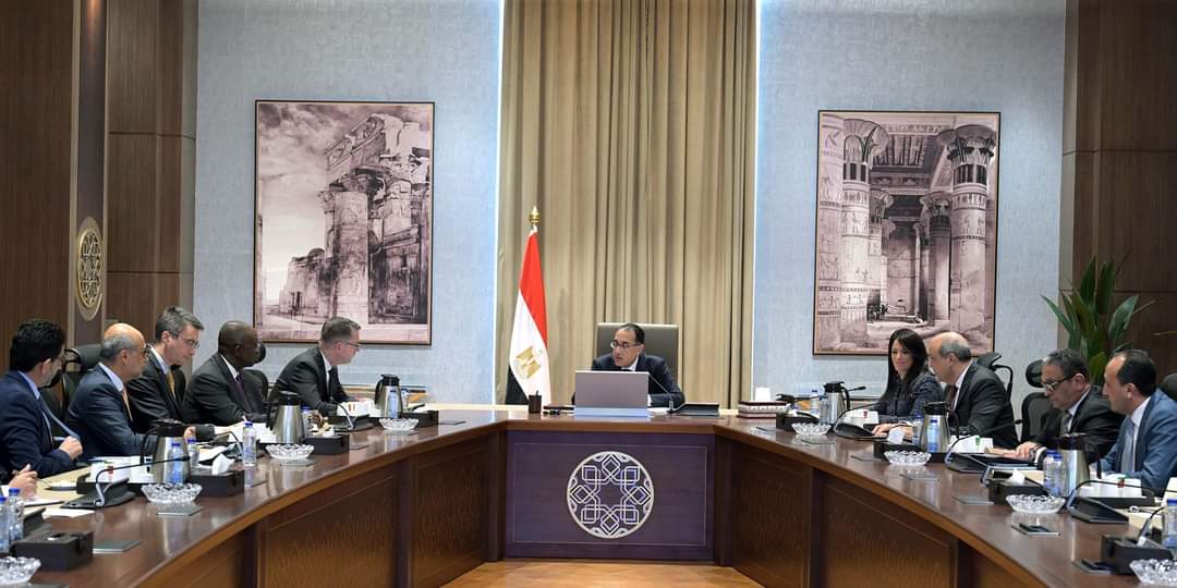 رئيس الوزراء يناقش تطورات برنامج طرح المطارات بالتعاون مع مؤسسة التمويل الدولية