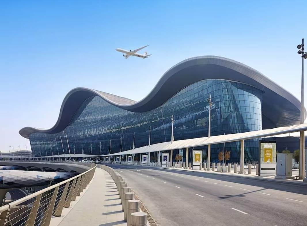 مطار زايد الدولي ينبه لاحتمال اضطرابات في الرحلات ويهيب بالمسافرين متابعة مستجدات سفرهم