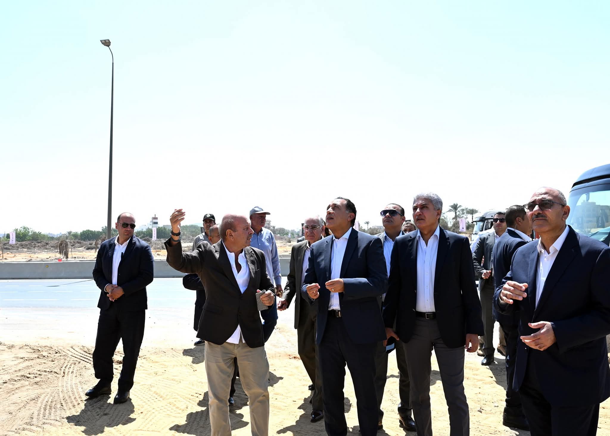 مدبولي يتابع اللمسات الأخيرة لتطوير محيط المتحف المصري الكبير استعداداً للافتتاح العالمي