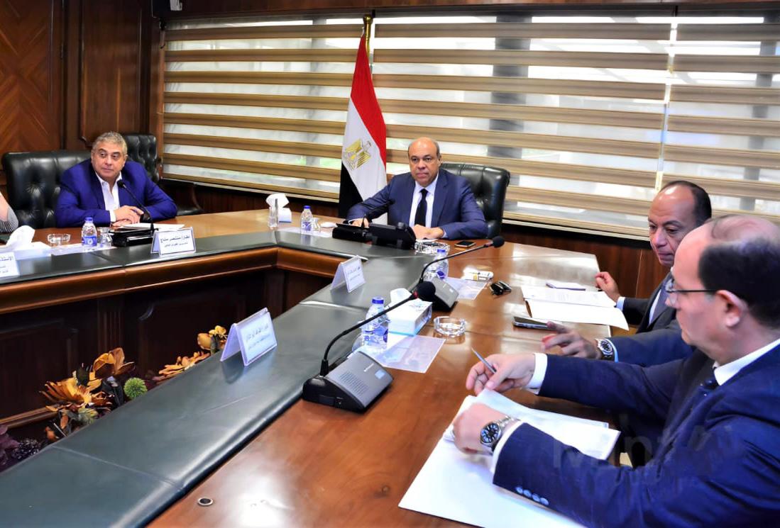 وزير الطيران المدني يبحث سبل دعم وتطوير نشاط البالون الطائر في مصر