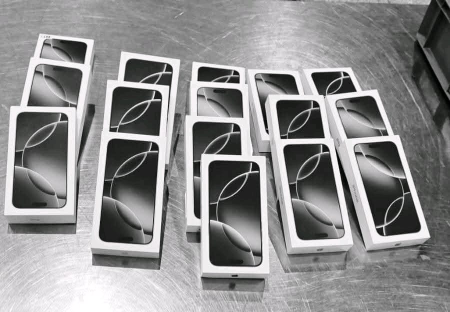 17 هاتفًا مخبأ بعناية.. جمارك أسيوط تحبط محاولة تهريب "آيفون 16 برو ماكس"